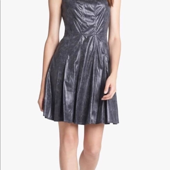𝅺VINCE Camuto Women's Size 2 Sleeveless Wax Gray Charcoal Back Zip shift Dress - Picture 1 of 10